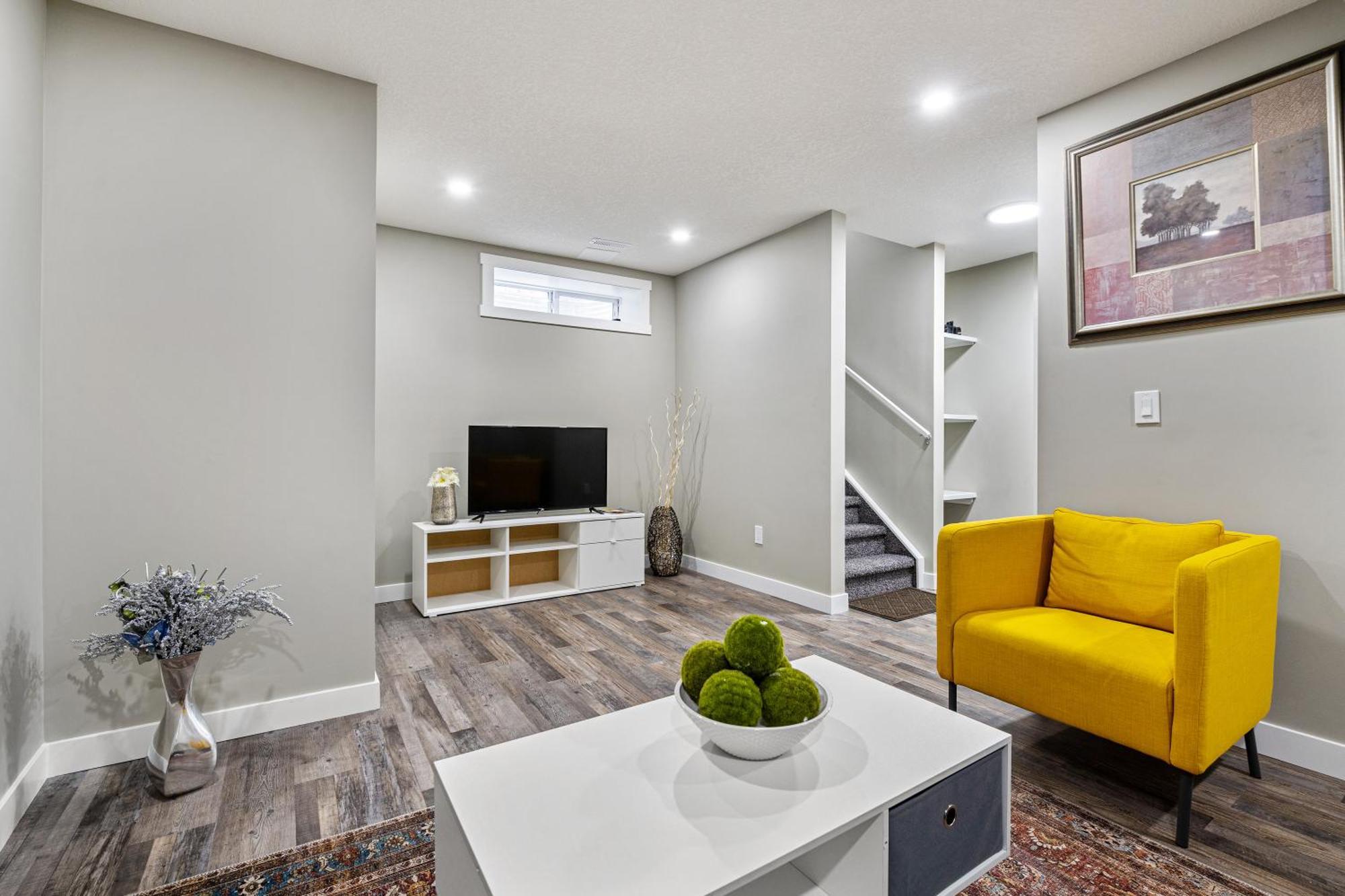 Modern 2 Bedroom Basement Suite With Laundry Calgary Exterior photo