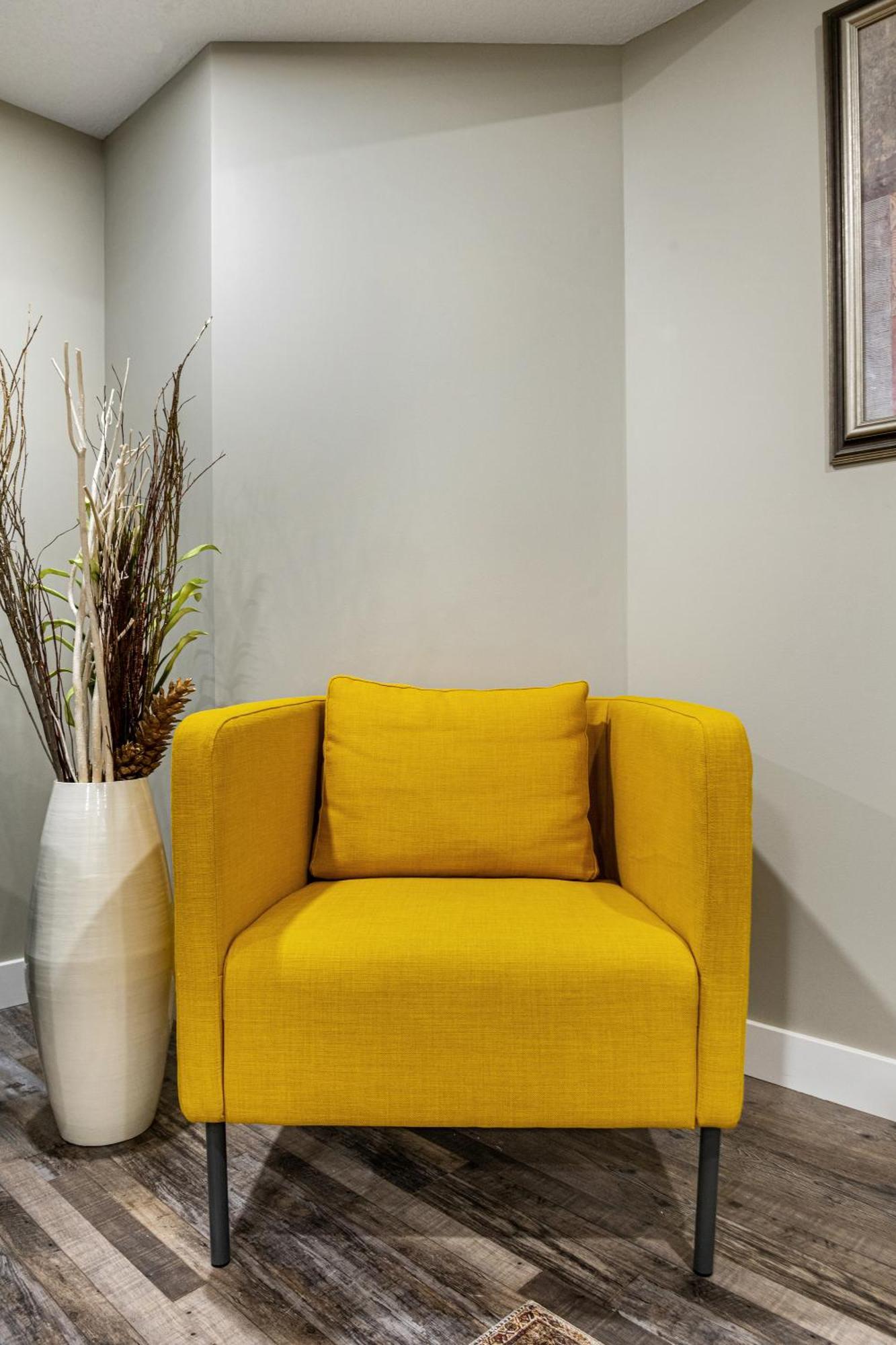 Modern 2 Bedroom Basement Suite With Laundry Calgary Exterior photo